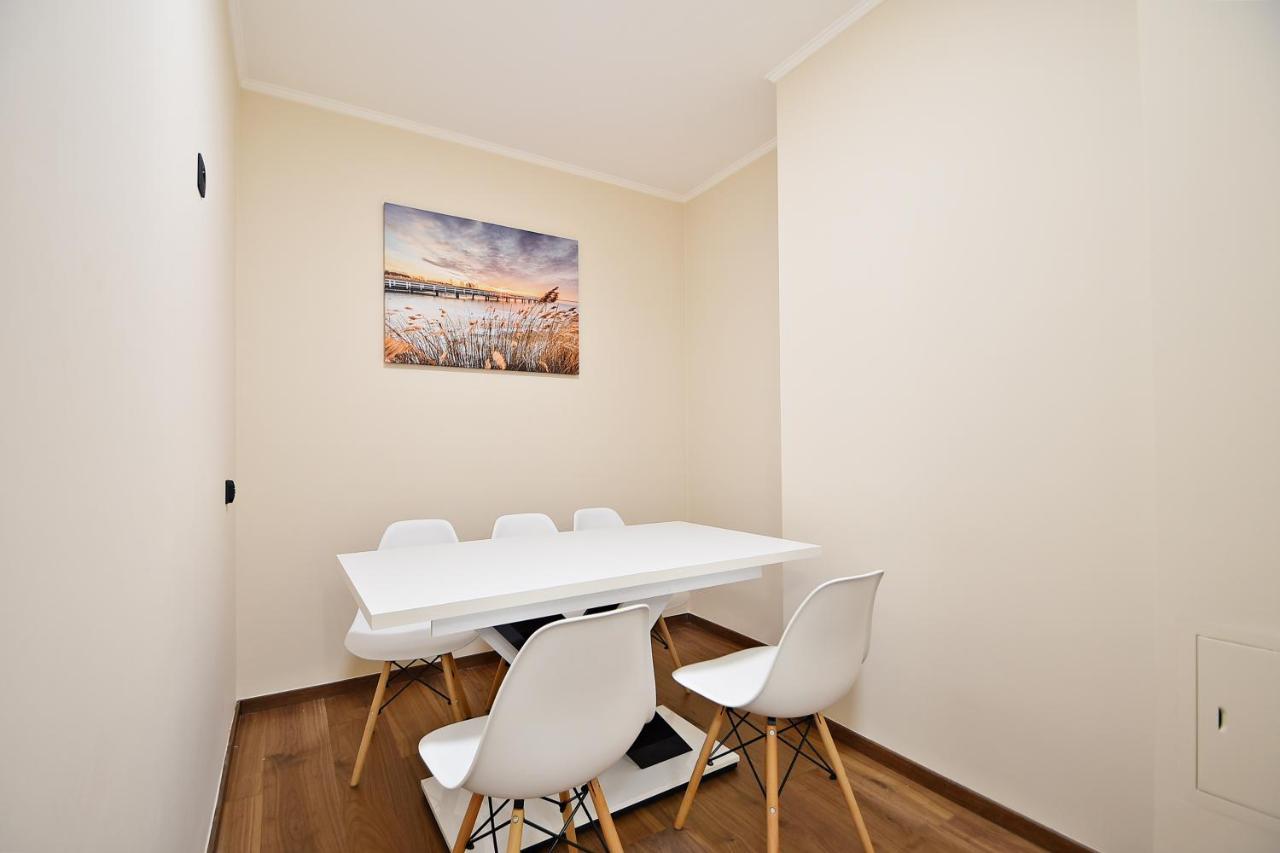 Wola Apartment Варшава Екстер'єр фото